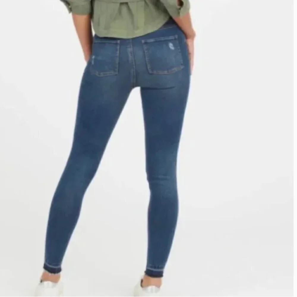 Spanx Pull On Distressed Jean‎ Raw Hem Jegging size Small